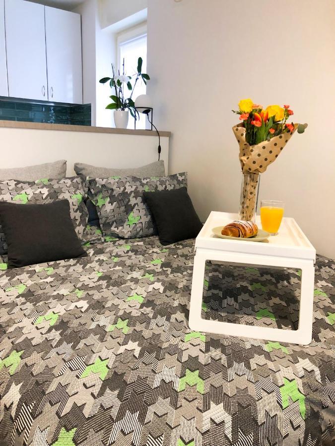 Apartment Promo - Flora
